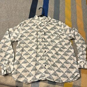 100% linen Garnet Hill loose fitting soft long sleeve shirt